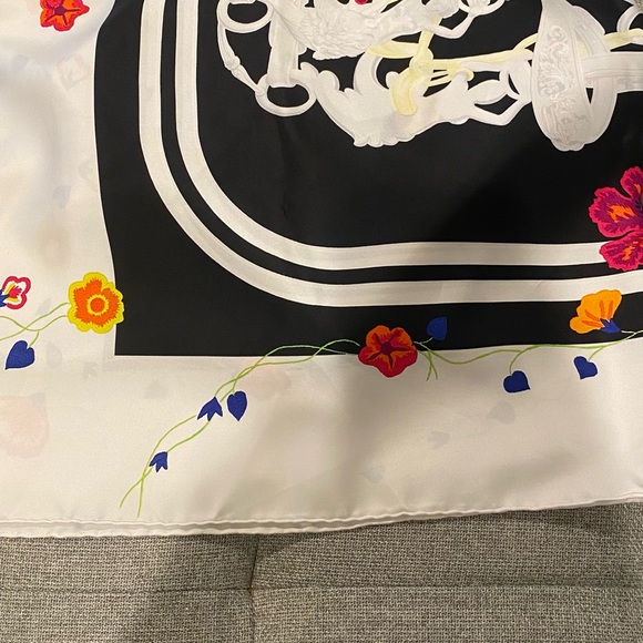 Authentic Hermes silk scarf - Picture 8 of 16